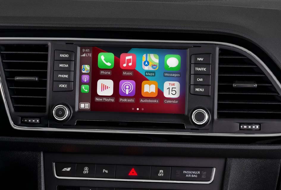 CarPlay bediening via originele stuurwielknoppen en fabrieksinterface