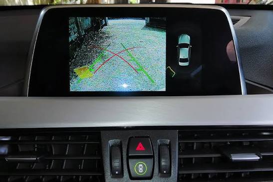 Achteruitrijcamera Inbouwen BMW 3 images 2