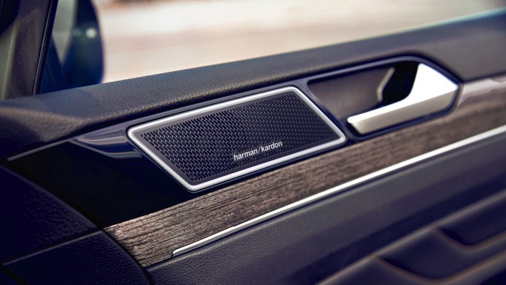 Apple CarPlay Audi Q3 met 12,3 inch touchscreen | €648 7 Harman Kardon teaser visual
