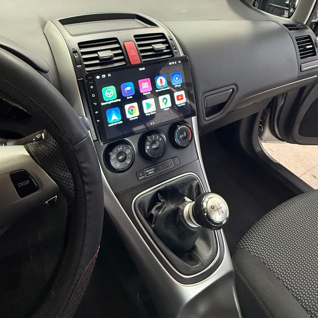 Toyora Auris Radio Installation by eye4audio