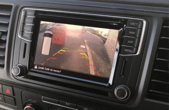 Achteruitrijcamera laten installeren