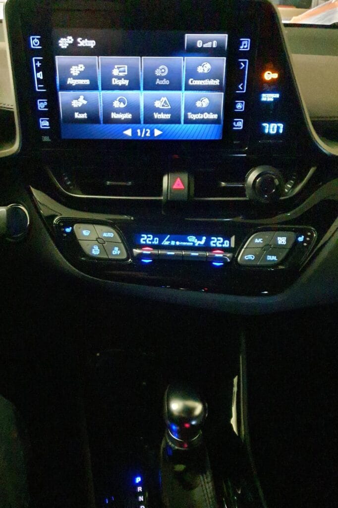 Apple CarPlay inbouwen in Toyota RAV4 5 Dashboard-Toyota-CH-R-2018-1.8-Hybrid